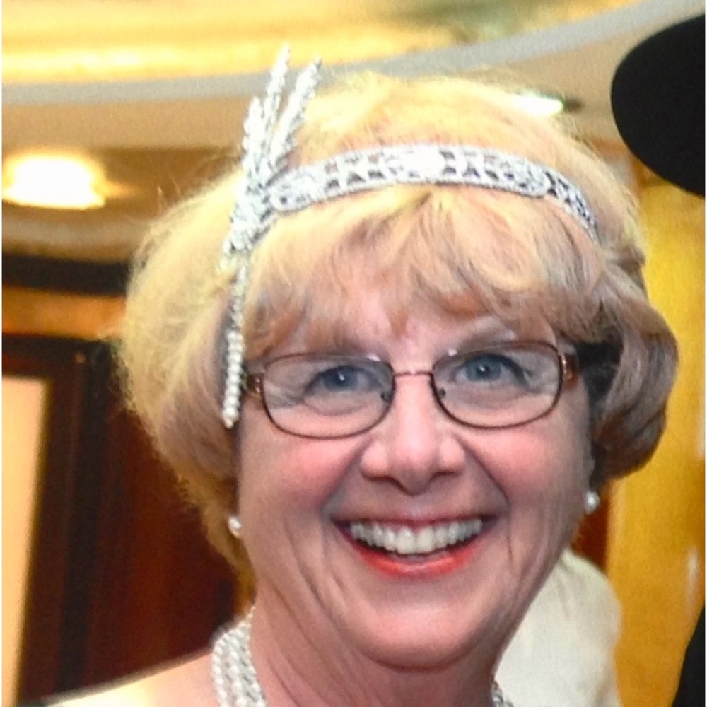 Tiara with rhinestones and pearl trim - Picture 3 of 4